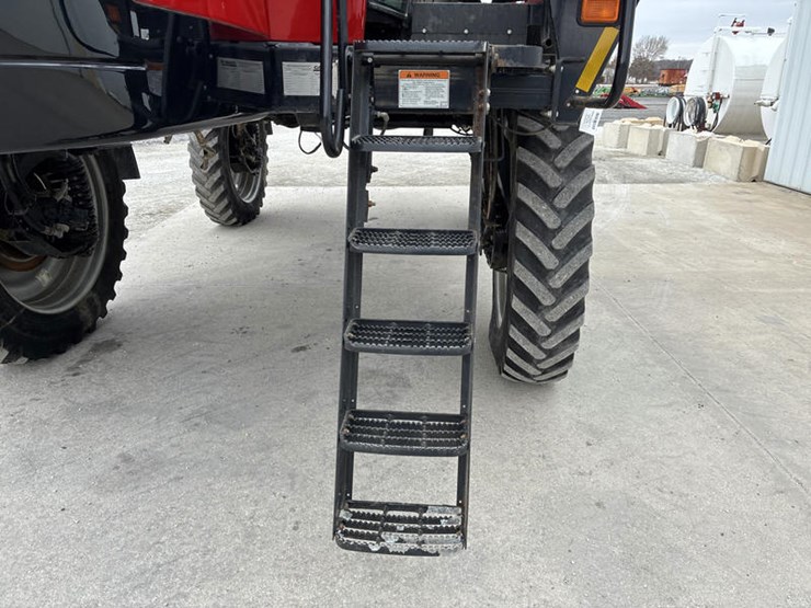 2015-case-ih-patriot-3340-image-17