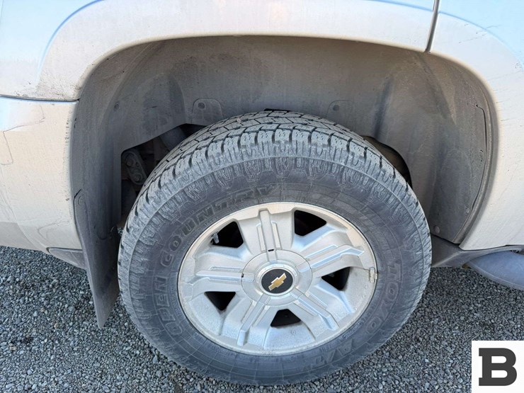 2011-chevrolet-tahoe-image-19