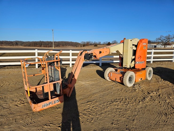 2005-jlg-e300ajp-image-1