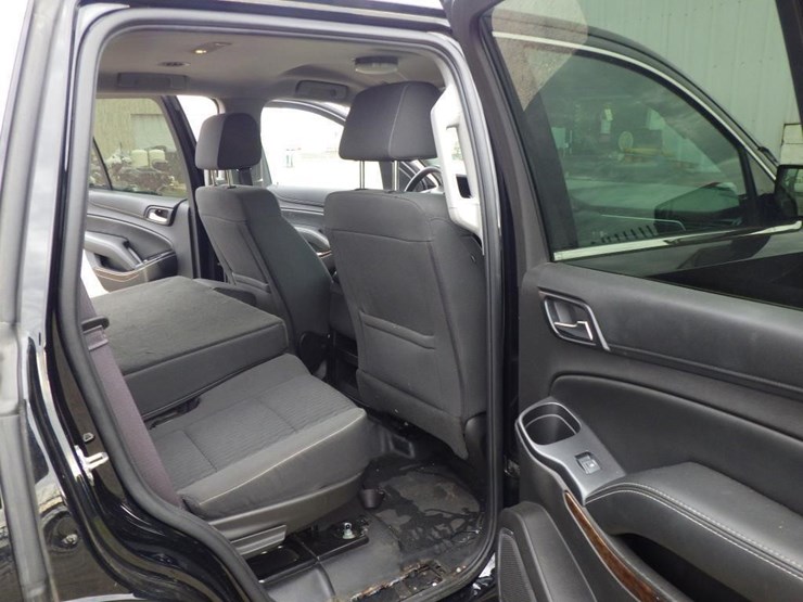 2017-chevrolet-tahoe-image-8