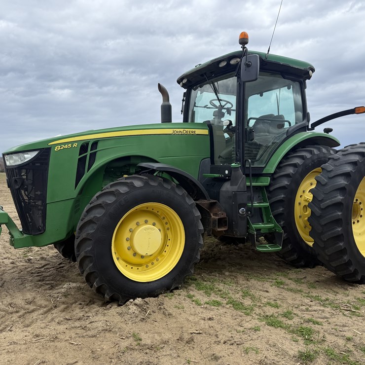 JOHN DEERE 8245R