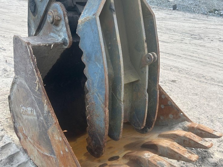 deere-240d-lc-image-17