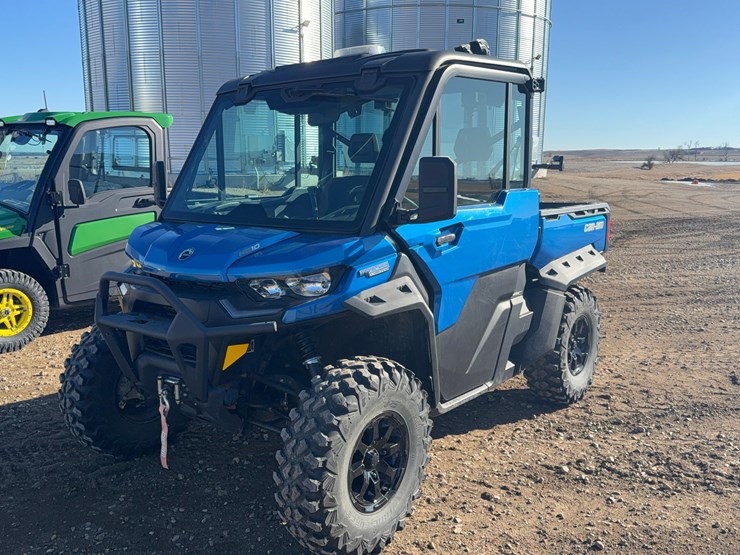 2023-can-am-hd-10-defender-limited-utv-image-1