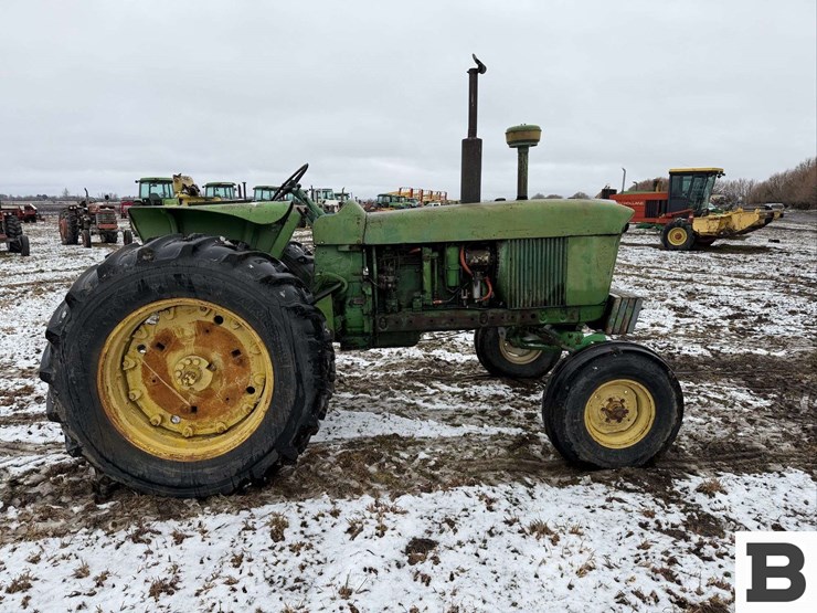 john-deere-4010-image-35