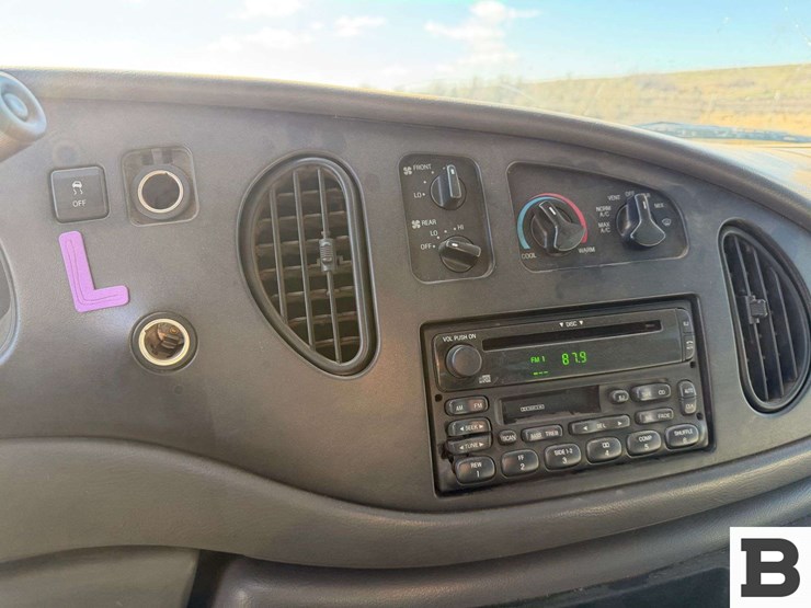 2006-ford-econoline-350-image-27