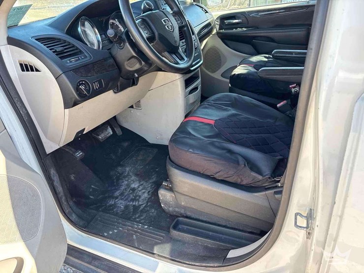 2012-dodge-grand-caravan-image-13