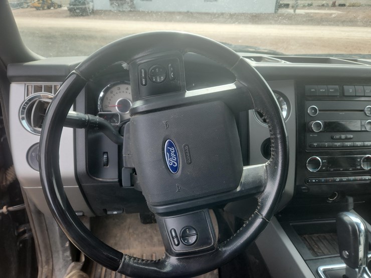 2011-ford-expedition-image-7