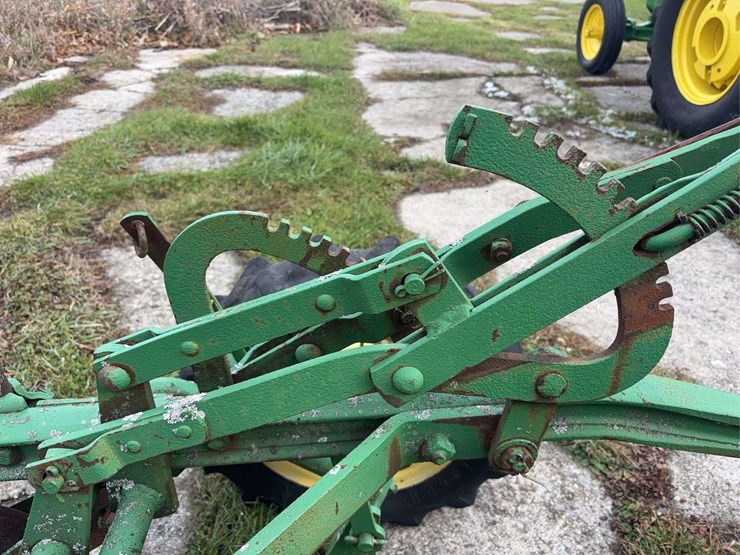 john-deere-12-image-34