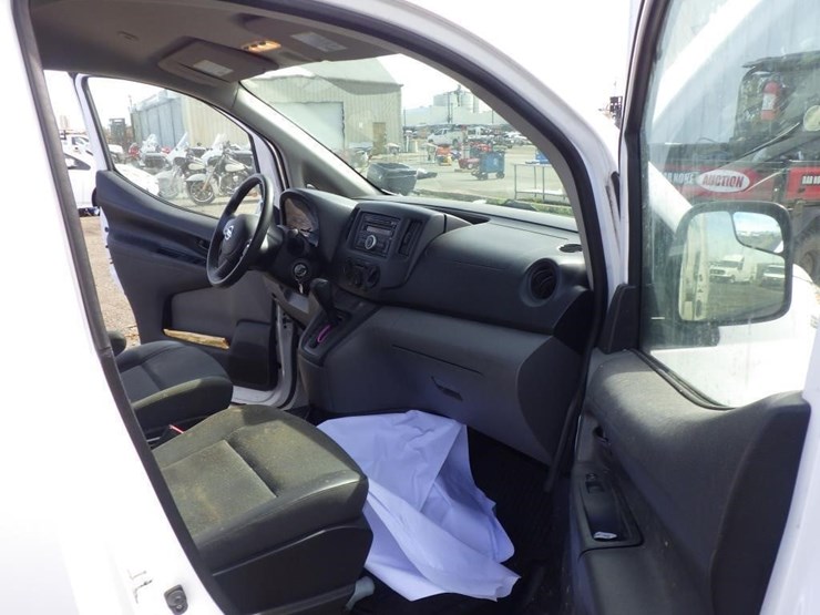 2017-nissan-nv200-image-6