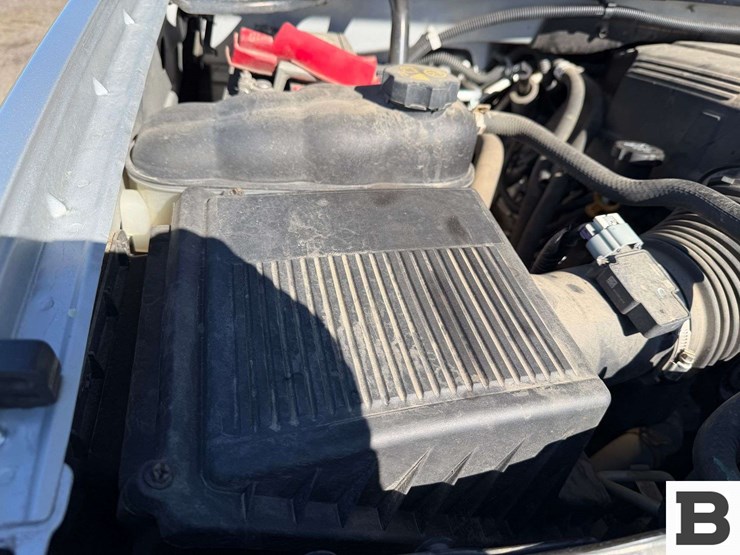 2011-chevrolet-tahoe-image-33