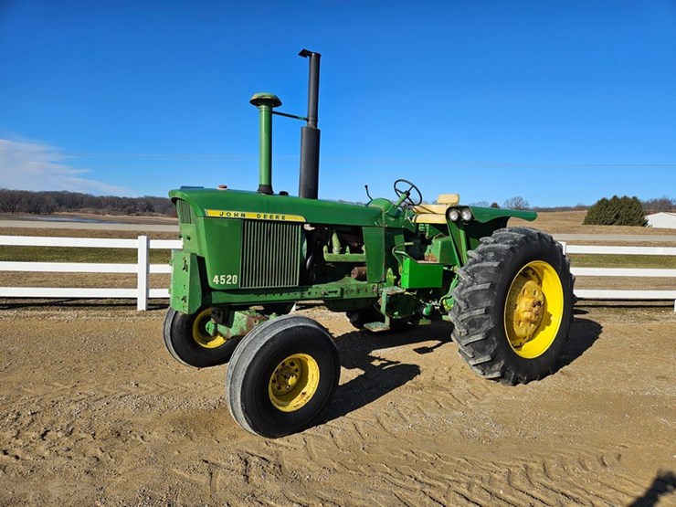 john-deere-4520-image-1