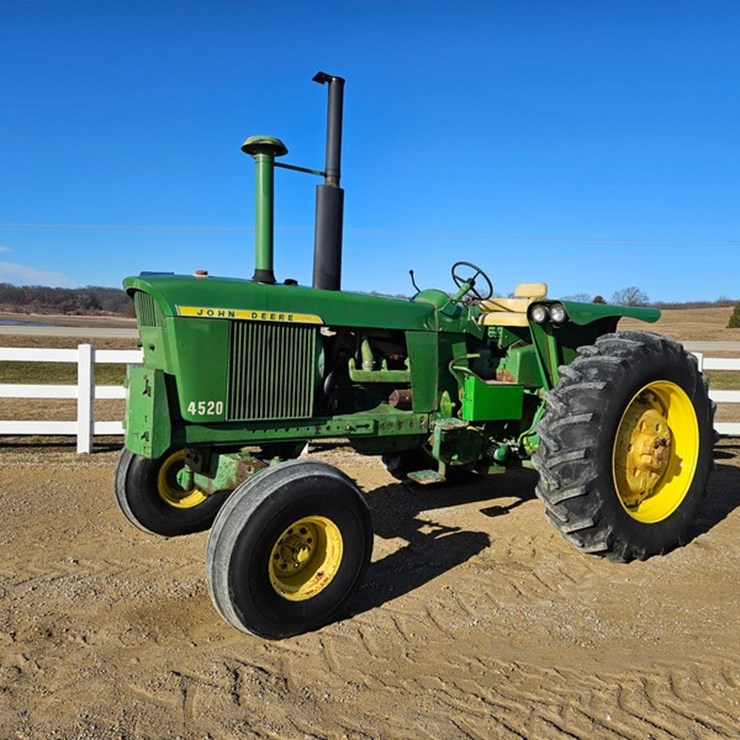 JOHN DEERE 4520