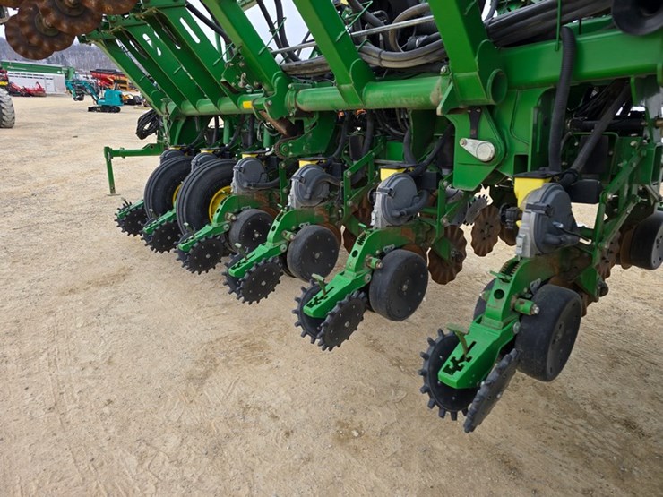 john-deere-1790-image-24