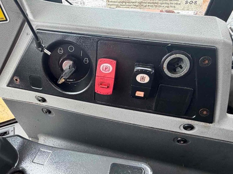 2014-caterpillar-962k-image-24