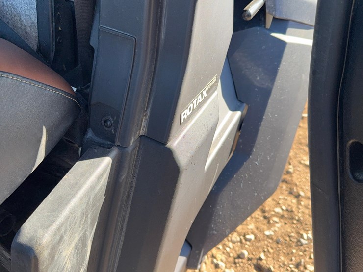 2023-can-am-hd-10-defender-limited-utv-image-19