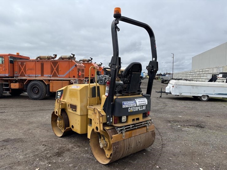 caterpillar-cb24-image-4