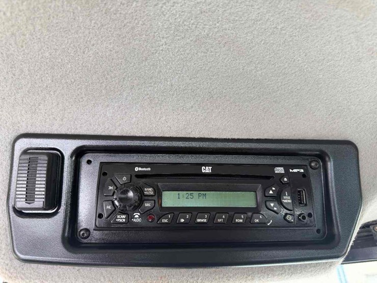 2014-caterpillar-962k-image-23