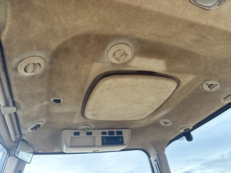 2015-john-deere-8295r-image-15