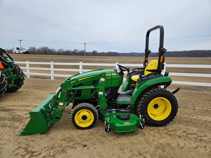 2025-john-deere-2038r-image-2