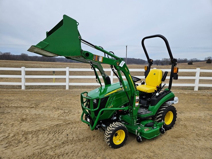 2024-john-deere-1025r-image-9