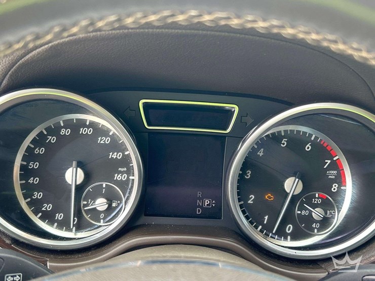 2014-mercedes-benz-gl450-image-16