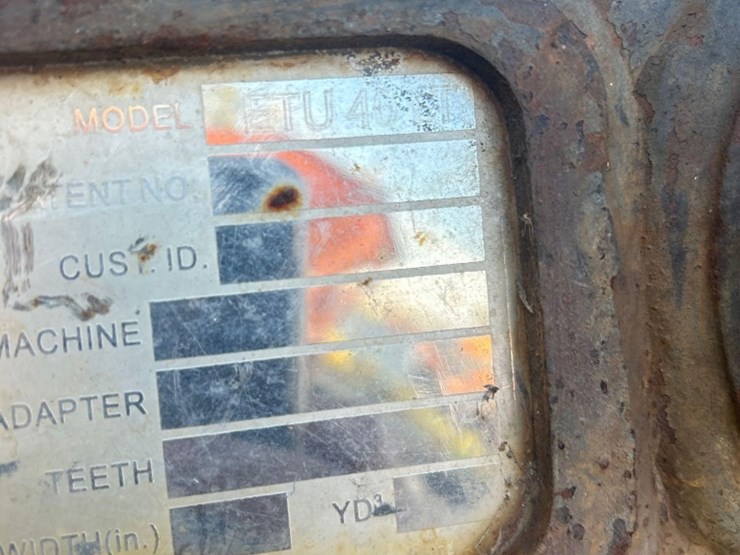 2016-volvo-ecr235el-image-22