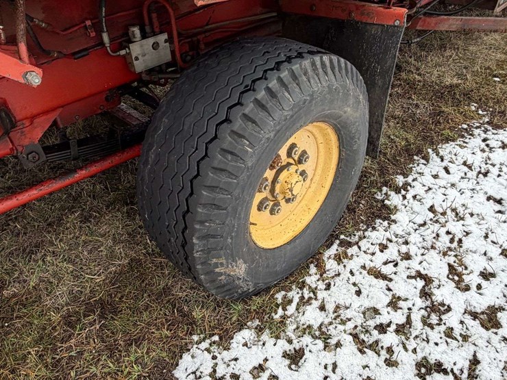 new-holland-1085-image-17