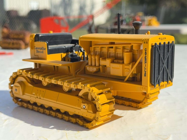 caterpillar-25-image-5