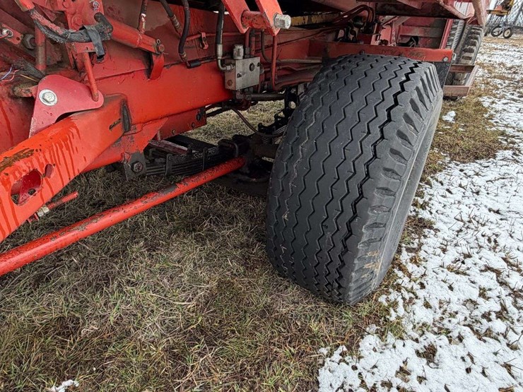 new-holland-1085-image-44