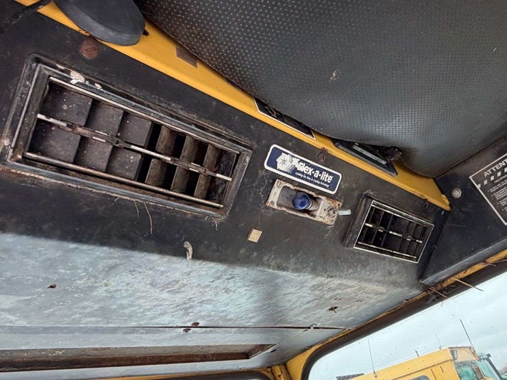 new-holland-1085-image-14