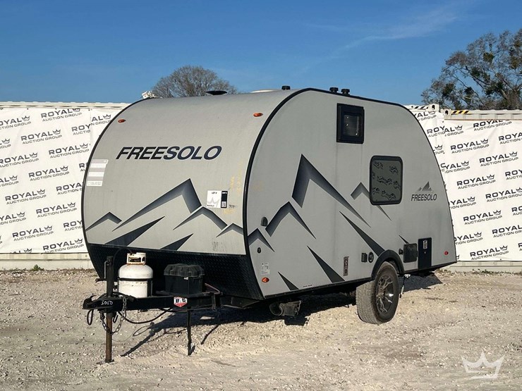 2022-braxton-creek-freesolo-kitch-18-ft-travel-trailer-image-1