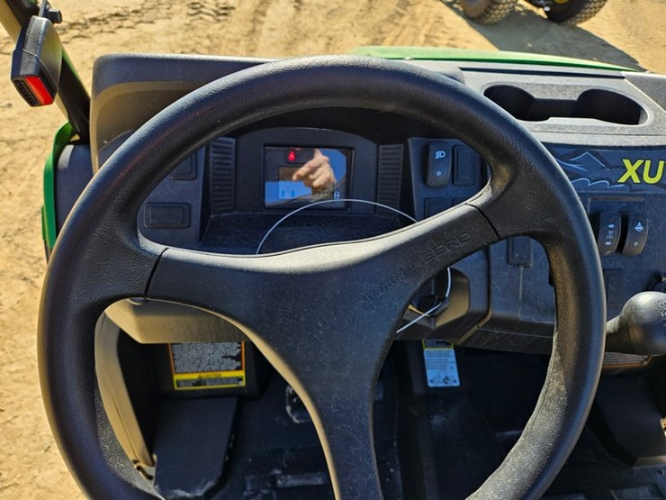 2023-john-deere-gator-image-16