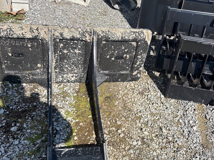 #1049-•-rock-digger-skeleton-stump-bucket-image-3