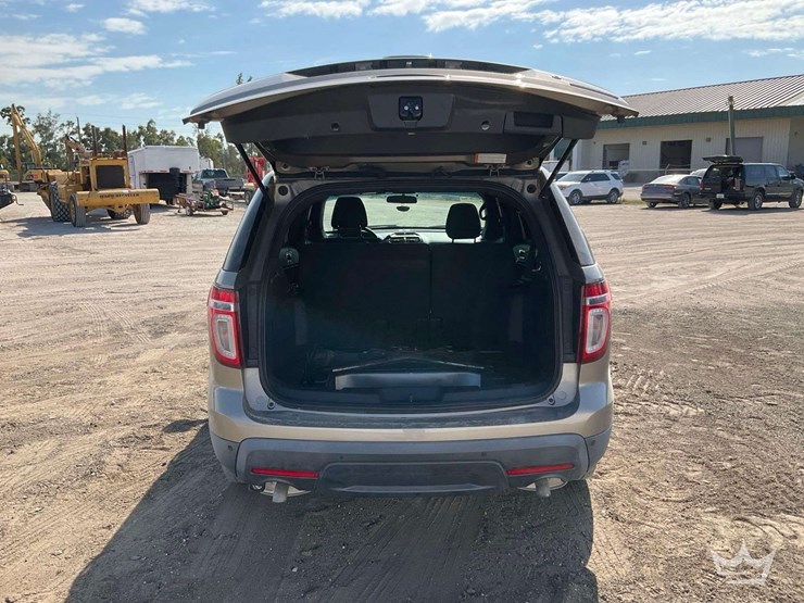 2015-ford-explorer-image-30