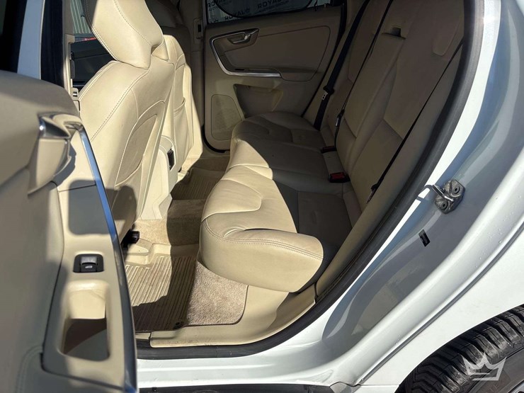 2016-volvo-xc60-image-27