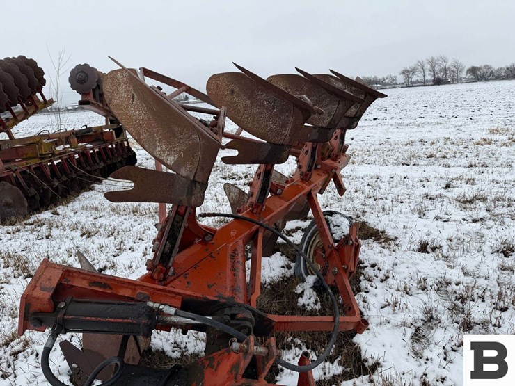 international-4-bottom-plow-image-7