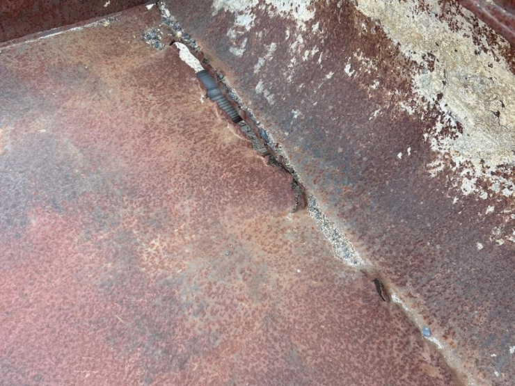 john-deere-c84-84in-skid-steer-bucket-image-2