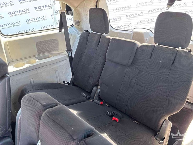 2012-dodge-grand-caravan-image-23