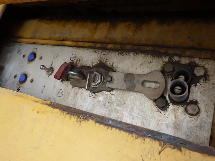 2005-caterpillar-740-image-46