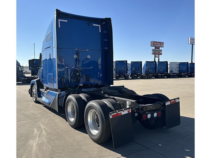 2023-kenworth-t680-image-3