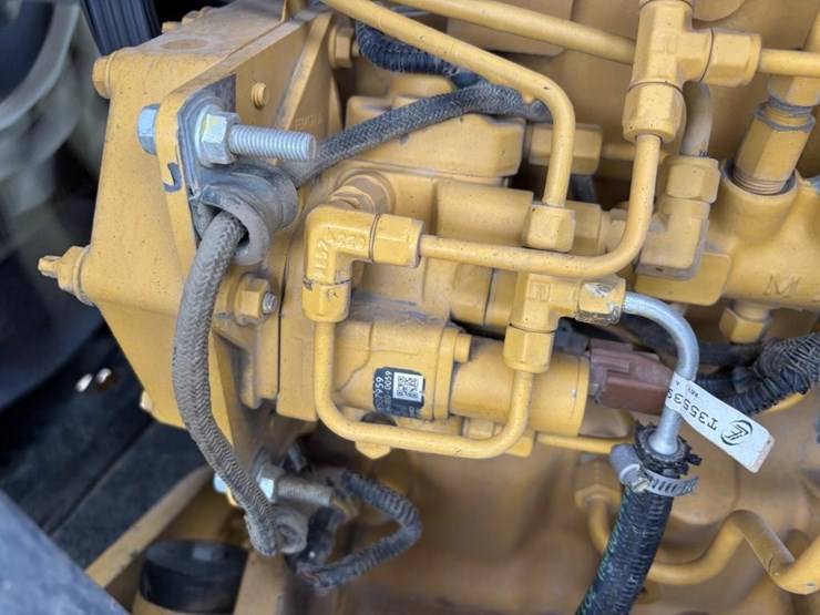 2017-deere-210l-image-41