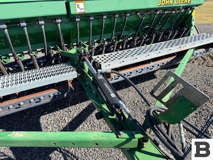 john-deere-450-image-10