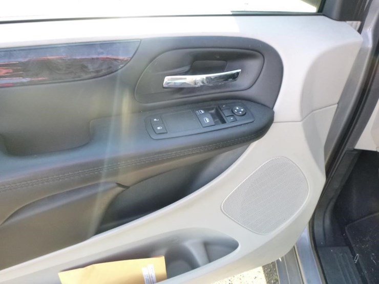 2014-dodge-grand-caravan-image-17