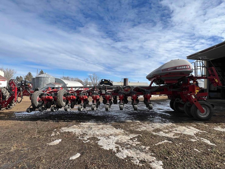 2014-case-ih-1255-image-7