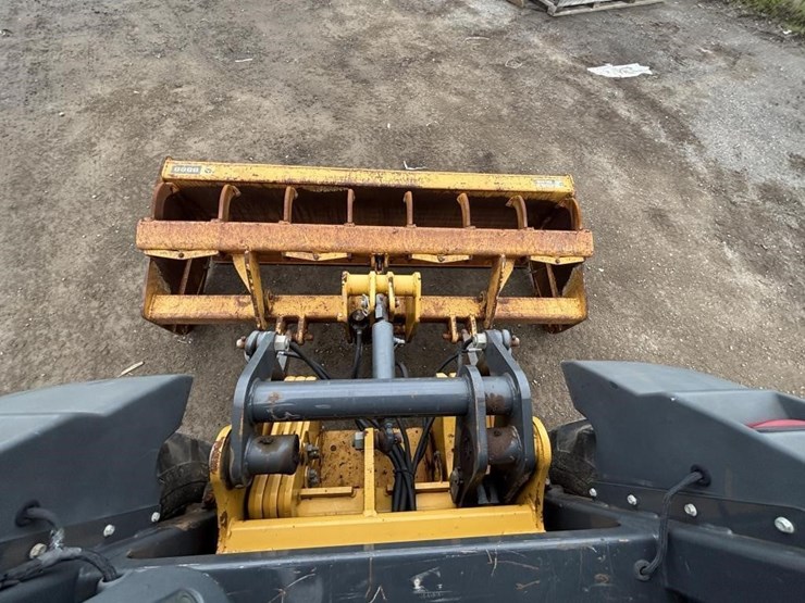 2017-deere-210lep-image-17