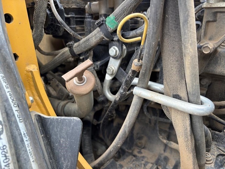 2018-deere-210lep-image-34