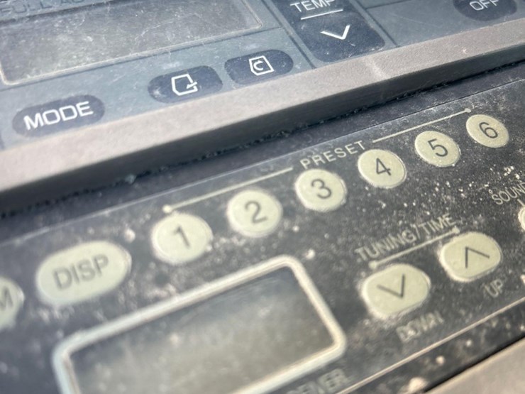 deere-240d-lc-image-9