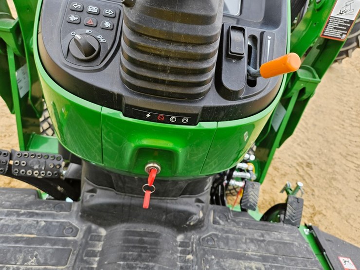 2025-john-deere-2038r-image-34