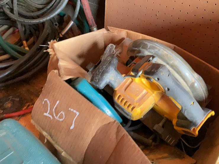 #267-•-makita-circular-saw-and-parts-image-7