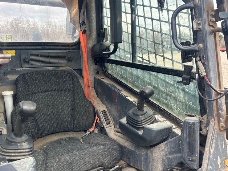 2018-deere-331g-image-15